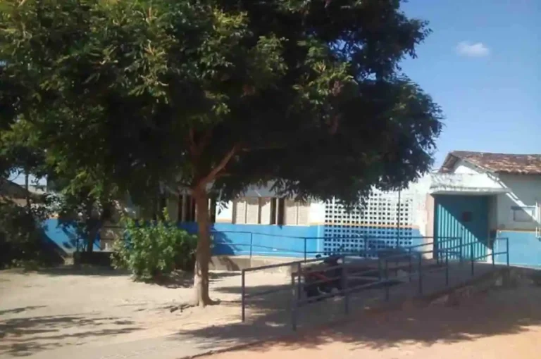 Escola em Arapiraca onde pai invadiu o local após advertência aplicada ao filho | @ Reprodução/Google