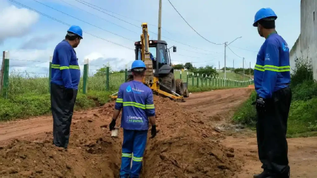 Vereador denuncia Águas do Sertão por descaso em Porto Real do Colégio